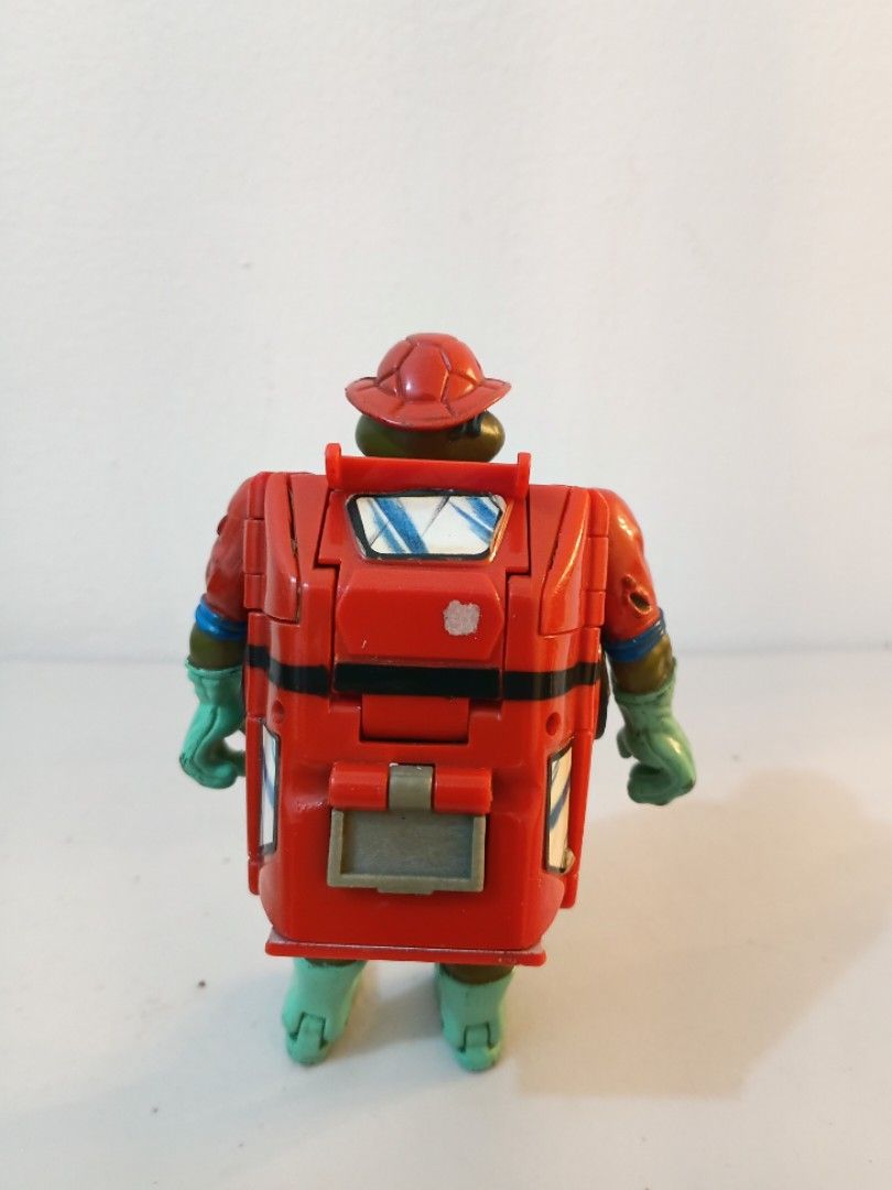 Playmates 1993 TMNT Road Ready Leo (Category: Action & Battle Toys) located in Manila. Submitted by dampotmnl (Listing ID 1455641797, Image 2). Description: - Vintage Teenage Mutant Ninja Turtle action figure - Features movable limbs for play or display - Ideal for collectors and TMNT fans.