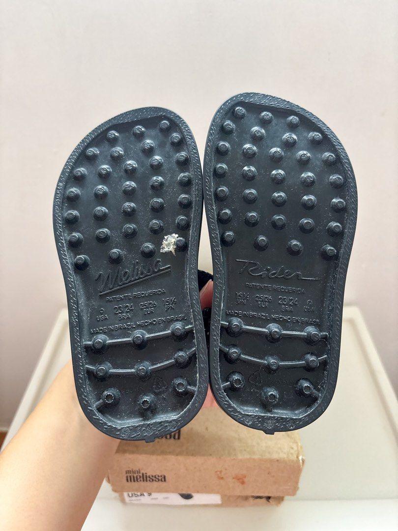 Preloved Mini Melissa Black Sandals US9 (Category: Babies & Kids Fashion) located in Marilao. Submitted by lmsboutique (Listing ID 1455589606, Image 3). Description: - Black Mini Melissa sandals - Size US 9 - Adjustable straps with colorful glitter detail - Soles feature Melissa and Rider logos - Comes with original box (medyo may yupi na po yung box and no dustbag) - may matigas na nakadikit sa outsole .