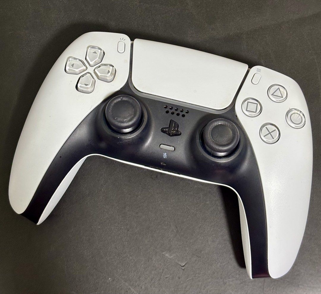 PS5 Controller (Category: Controllers) located in Singapore. Submitted by cheesy_inventory (Listing ID 1455572192, Image 2). Description: Looking to sell , been wiped down & cleaned. Slight stick drift on the left joystick but other than that , all works well 🙏 Fast deal : $38 Self-collect : 570105.