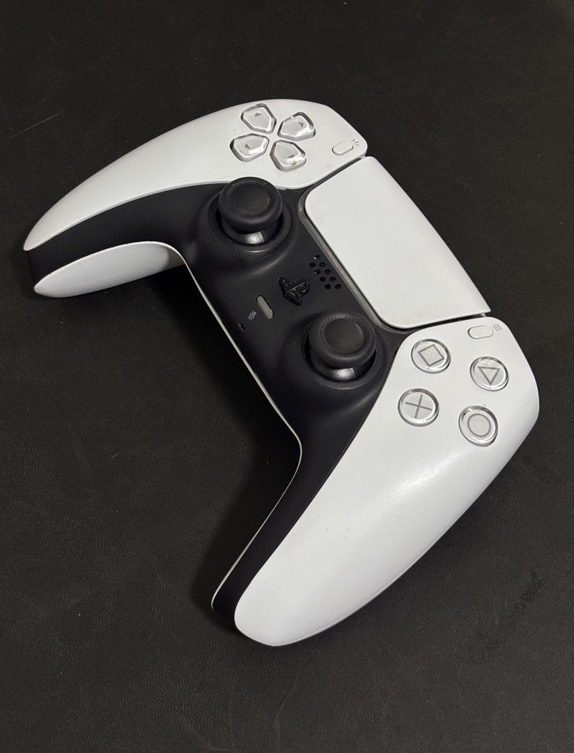 PS5 Controller (Category: Controllers) located in Singapore. Submitted by cheesy_inventory (Listing ID 1455572192, Image 1). Description: Looking to sell , been wiped down & cleaned. Slight stick drift on the left joystick but other than that , all works well 🙏 Fast deal : $38 Self-collect : 570105.