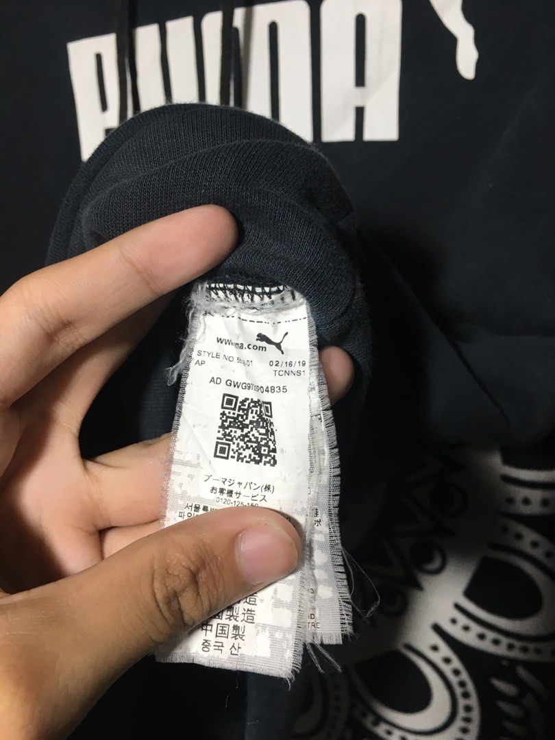Puma Black Hoodie with White Logo (Category: Hoodies) located in Manila. Submitted by findingtreasure. (Listing ID 1455607610, Image 3). Description: - Black Puma hoodie - Classic white logo - Front pocket - Drawstring hood - Size: S (Made in Vietnam) - Ideal for casual wear.