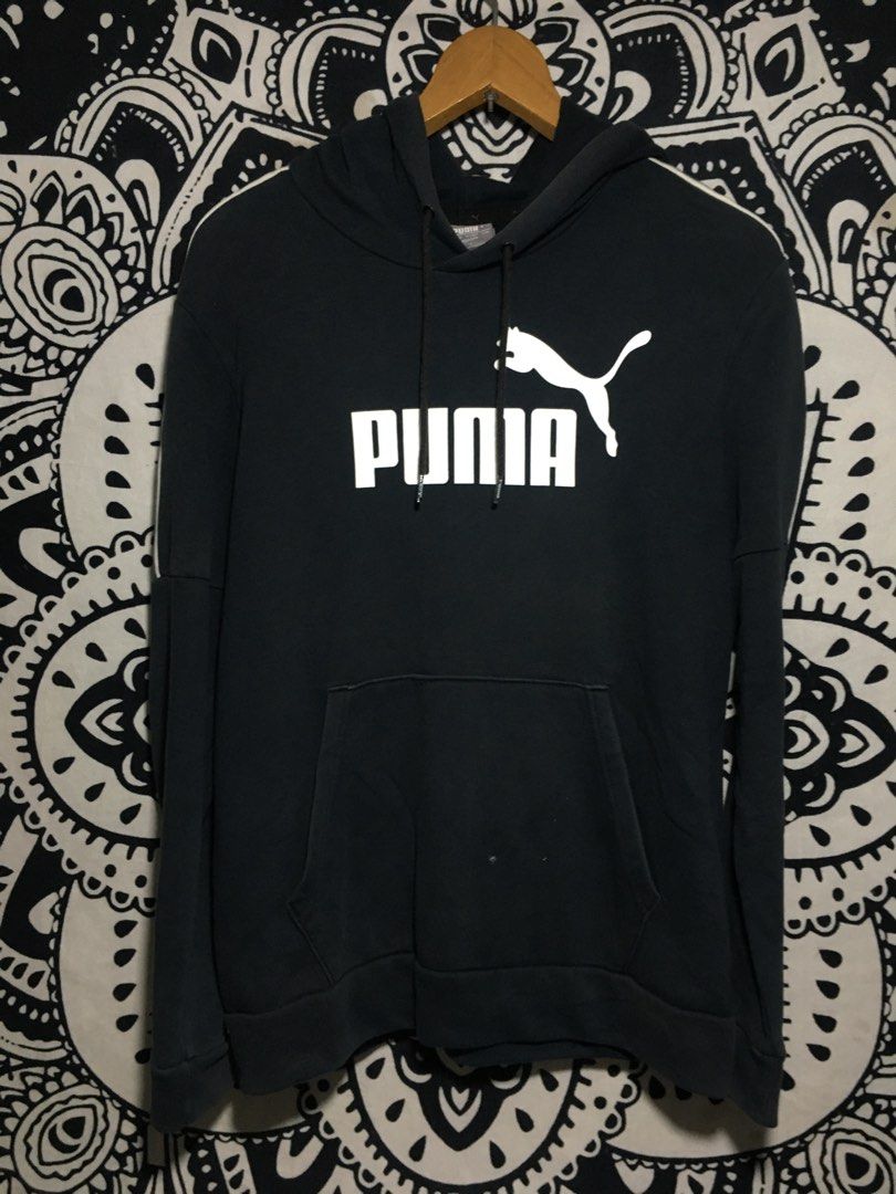 Puma Black Hoodie with White Logo (Category: Hoodies) located in Manila. Submitted by findingtreasure. (Listing ID 1455607610, Image 1). Description: - Black Puma hoodie - Classic white logo - Front pocket - Drawstring hood - Size: S (Made in Vietnam) - Ideal for casual wear.