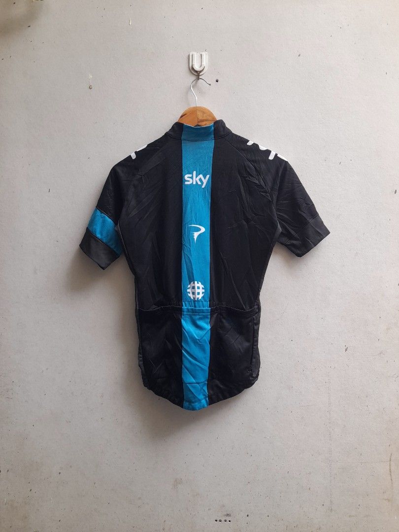 Rapha Team Sky Short-Sleeve Cycling Jersey (Category: Activewear) located in Iloilo. Submitted by mnky.bsns03 (Listing ID 1455519664, Image 3). Description: 9.5/10 Color rate No issues 22 Front 26 Back Length 17.5 Width.