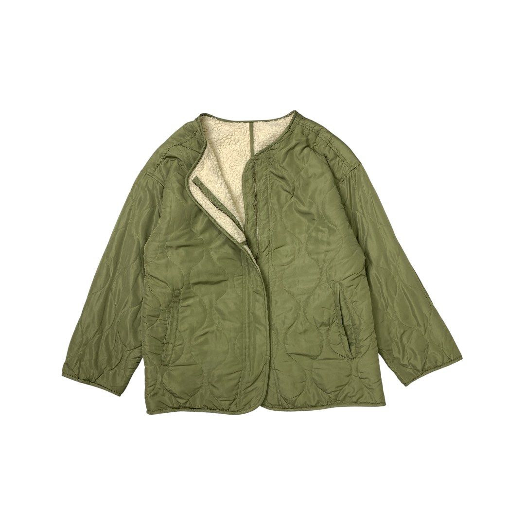 Reversible Quilted -Sherpa military type jacket (Category: Coats, Jackets and Outerwear) located in Baguio. Submitted by been.aged_ph (Listing ID 1455675203, Image 2). Description: 𝚂𝚒𝚣𝚎: fits up to L 𝙳𝚒𝚖𝚎𝚗𝚜𝚒𝚘𝚗𝚜: 22 x 29 𝙲𝚘𝚗𝚍𝚒𝚝𝚒𝚘𝚗: Very Good 𝙸𝚜𝚜𝚞𝚎: see last photo Model Height: 5' 7" .