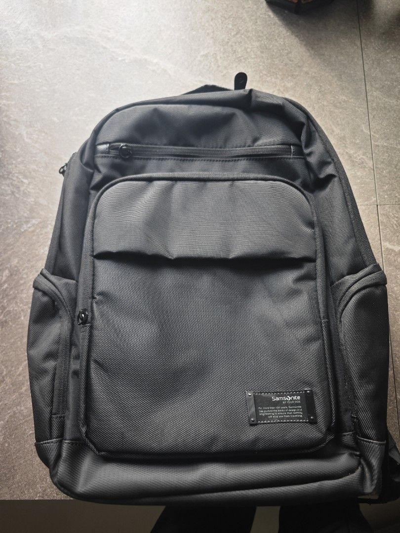 samsonite backpack (Category: Backpacks) located in Singapore. Submitted by jinwuxin (Listing ID 1455507516, Image 1). Description: I bought it and it's been sitting unused ever since. It's in good condition..