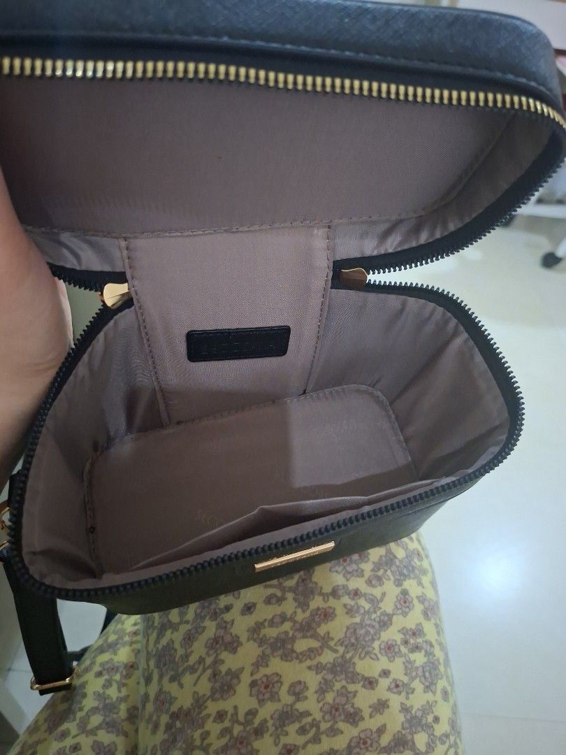 Secosana Makeup Bag / Crossbody bag (Category: Cross-body Bags) located in Muntinlupa City. Submitted by madtan (Listing ID 1455671202, Image 3). Description: brand new never used Secosana.