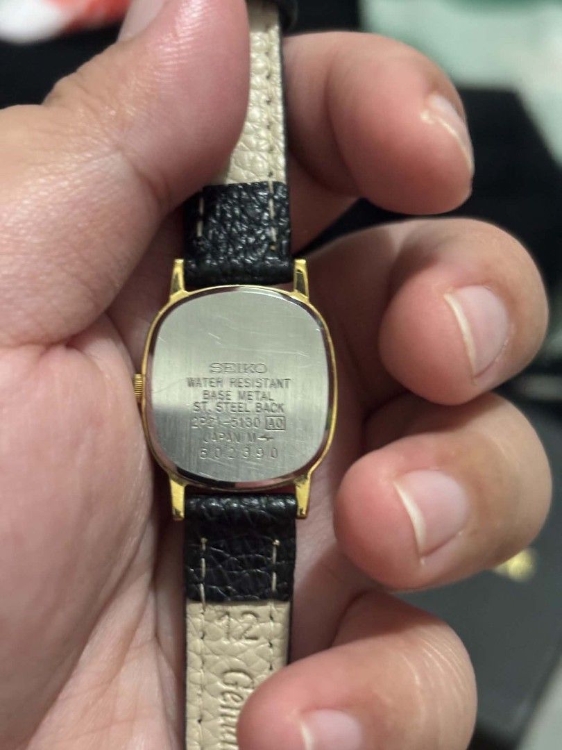 Seiko Avenue Leather Watch (Category: Luxury Watches) located in Rizal. Submitted by masterwatch_192 (Listing ID 1455567278, Image 2). Description: Seiko Avenue Leather Watch 20mm Sign of use Replace strap Clear glass Faded gold tone As is 2500.