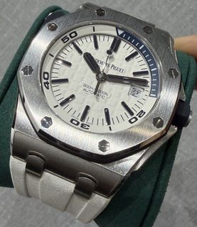 (Category: ) located in . Submitted by sg-watch-hub (Listing ID 1455609681, Image 1). Description: .
