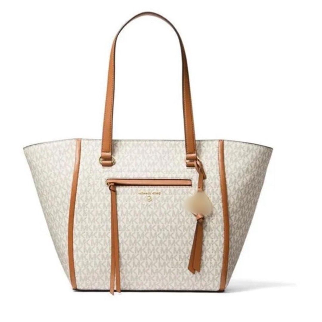 Shoulder Bag (Category: Tote Bags) located in Singapore. Submitted by labellaixora (Listing ID 1455523708, Image 1). Description: - Shoulder bag - Classic monogram print - Tan leather trim and handles - Spacious interior - Not for fussy buyer - ⭐NO RETURNS OR REFUNDS ONCE SOLD. - ⭐NO SELF-COLLECTION.