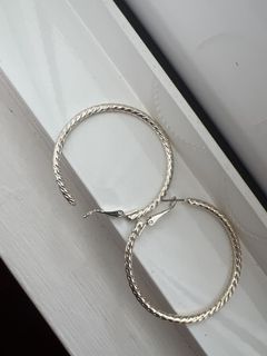 (Category: ) located in . Submitted by dianasclosetfinds (Listing ID 1455517204, Image 1). Description: .