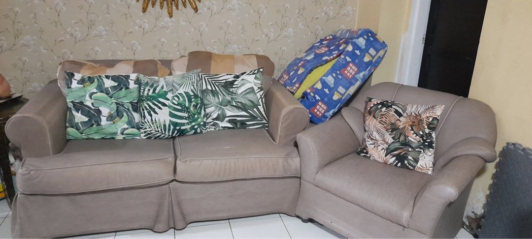 Sofa set leather brown (Category: Sofas) located in Quezon City. Submitted by sjlsrolling (Listing ID 1441014996, Image 3). Description: - 2 set sofa chair - Vibrant tropical leaf print - Adds a pop of green to your decor - Ideal for jungle or botanical themes - Approx. Bigget sofa measures in inches 57x37 While small is 29x31 - Covers only (inserts not included).