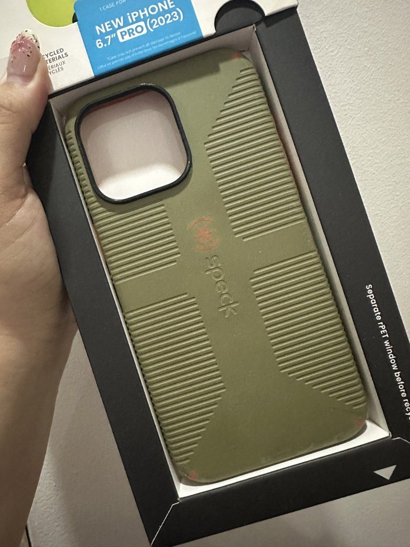 Speck Green Magsafe Iphone 15 Pro Max Case (Category: Cases & Sleeves) located in Cainta. Submitted by abivc (Listing ID 1455584428, Image 3). Description: Good condition Rfs: upgraded phone See phone for minor scratches at the base of the phone.