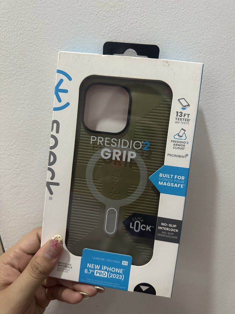 Speck Green Magsafe Iphone 15 Pro Max Case (Category: Cases & Sleeves) located in Cainta. Submitted by abivc (Listing ID 1455584428, Image 1). Description: Good condition Rfs: upgraded phone See phone for minor scratches at the base of the phone.