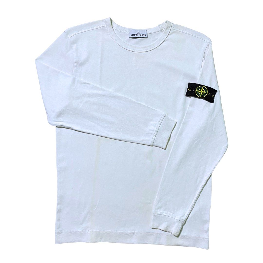 Stone Island White Longsleeve Side Patch ( As New ) (Category: Tshirts & Polo Shirts ) located in Manila. Submitted by streetplug (Listing ID 1455641336, Image 1). Description: issues : none ☑️ sizes : 21 x 27 10/10 color rate 🎨 complete tags ✅ las piñas location 📌 jnt or lalamove 🚛 meetup around las piñas area ‼️.