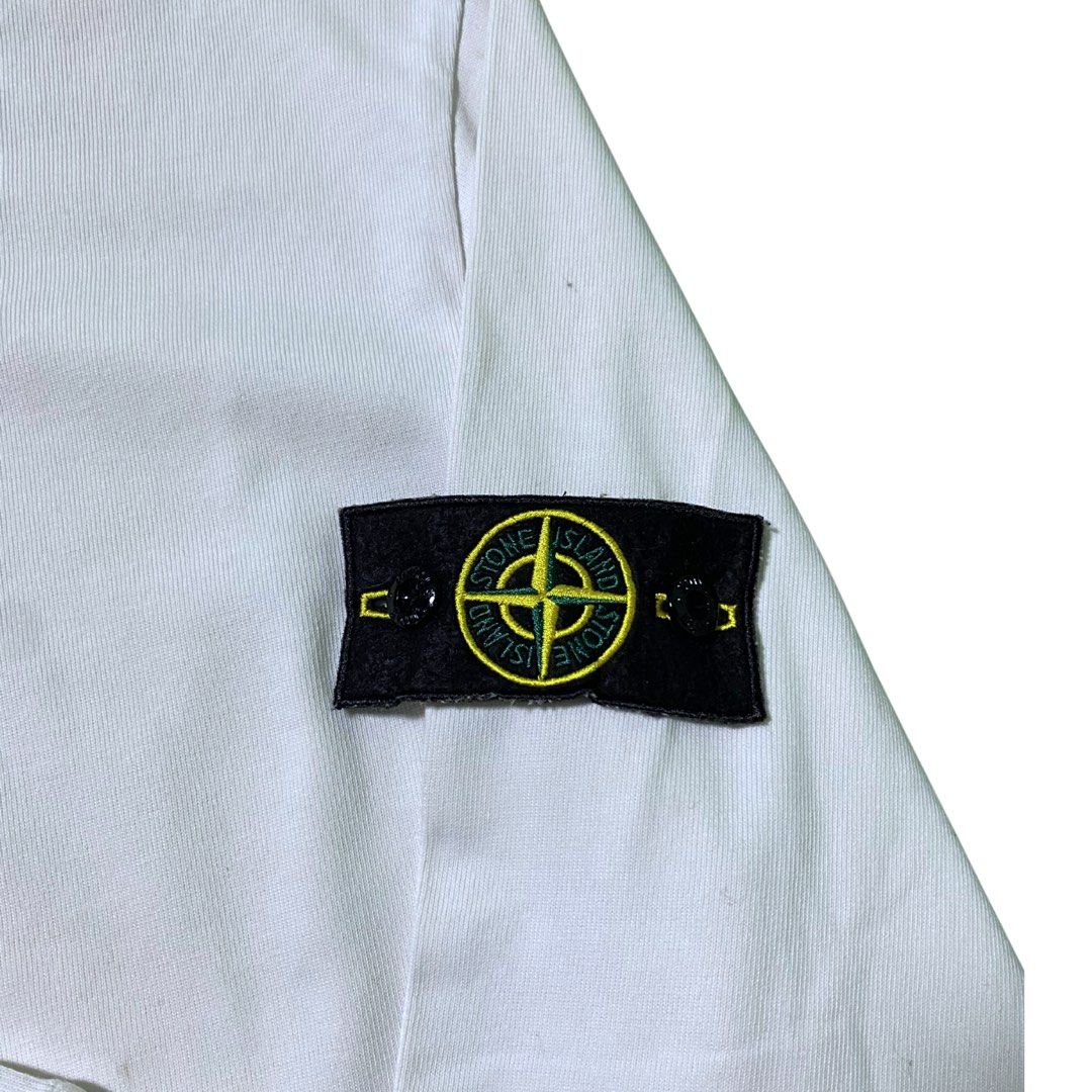 Stone Island White Longsleeve Side Patch ( As New ) (Category: Tshirts & Polo Shirts ) located in Manila. Submitted by streetplug (Listing ID 1455641336, Image 3). Description: issues : none ☑️ sizes : 21 x 27 10/10 color rate 🎨 complete tags ✅ las piñas location 📌 jnt or lalamove 🚛 meetup around las piñas area ‼️.
