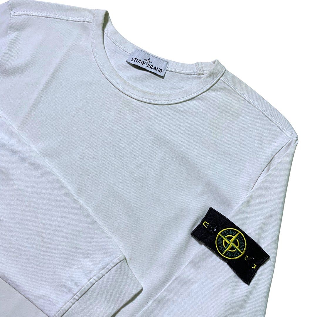 Stone Island White Longsleeve Side Patch ( As New ) (Category: Tshirts & Polo Shirts ) located in Manila. Submitted by streetplug (Listing ID 1455641336, Image 2). Description: issues : none ☑️ sizes : 21 x 27 10/10 color rate 🎨 complete tags ✅ las piñas location 📌 jnt or lalamove 🚛 meetup around las piñas area ‼️.