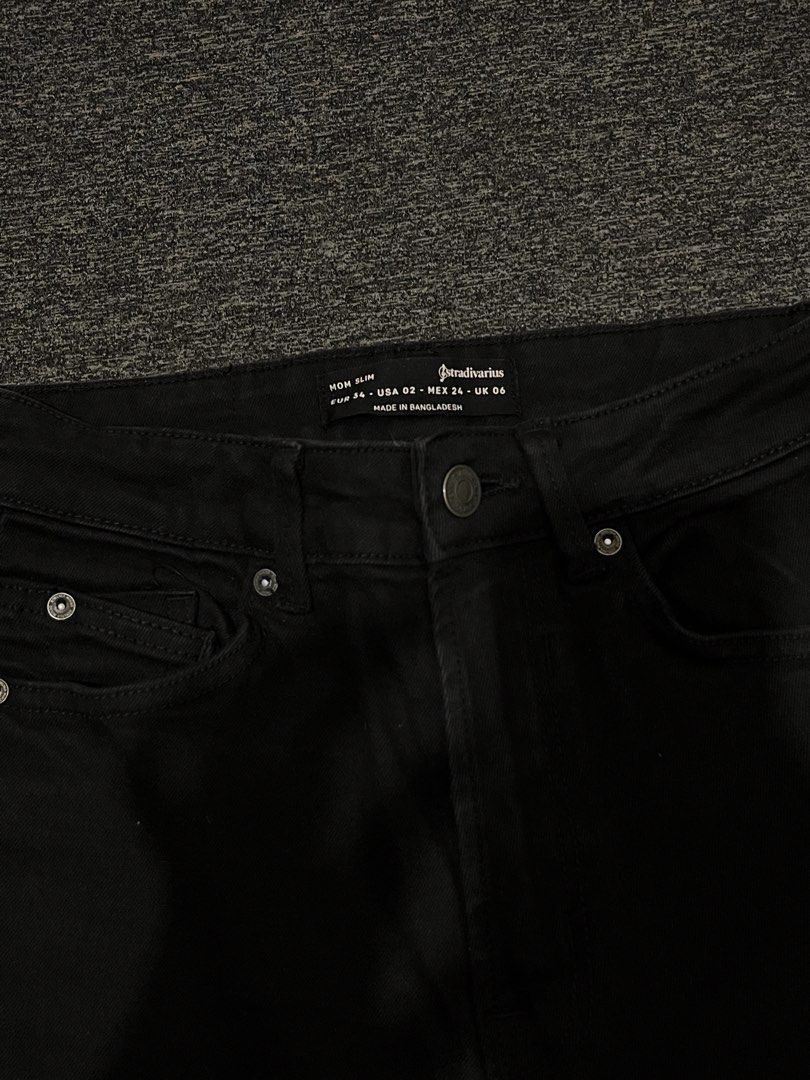 Stradivarius Black High Waist Jeans (Category: Jeans) located in Caloocan City. Submitted by thrift.withlux (Listing ID 1455595860, Image 3). Description: S26 With dark stains as seen on pic.