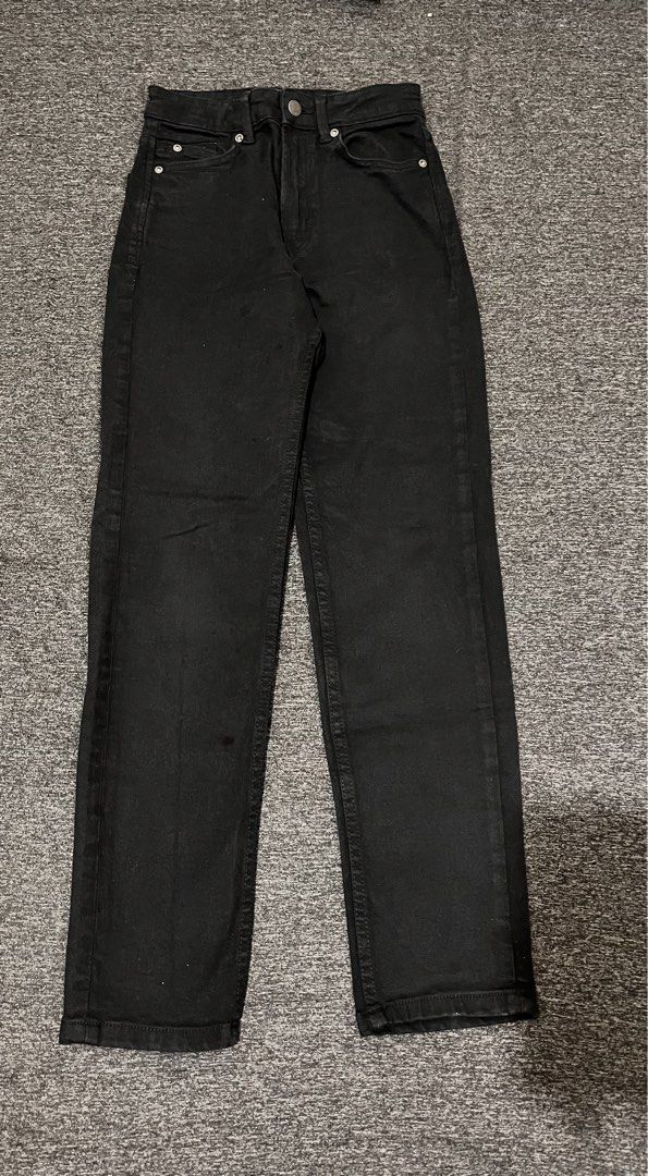 Stradivarius Black High Waist Jeans (Category: Jeans) located in Caloocan City. Submitted by thrift.withlux (Listing ID 1455595860, Image 2). Description: S26 With dark stains as seen on pic.