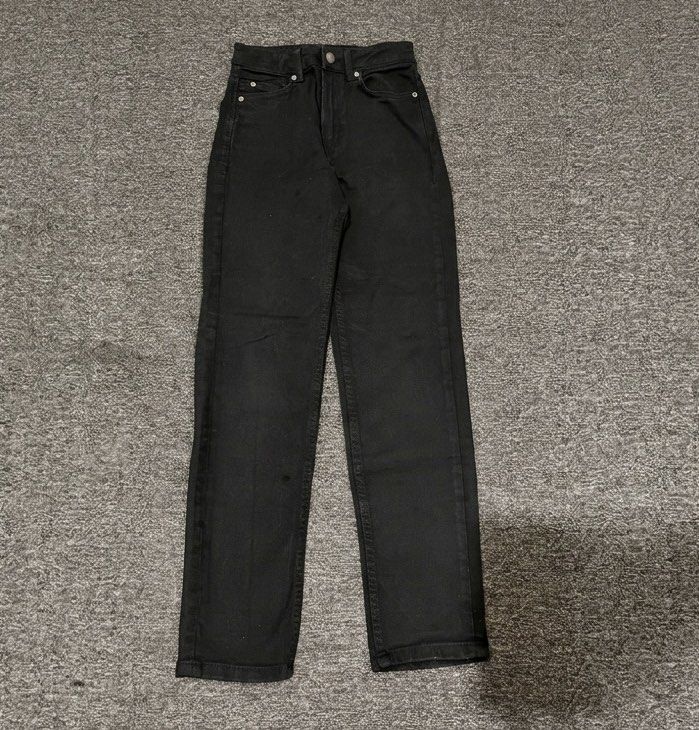 Stradivarius Black High Waist Jeans (Category: Jeans) located in Caloocan City. Submitted by thrift.withlux (Listing ID 1455595860, Image 1). Description: S26 With dark stains as seen on pic.