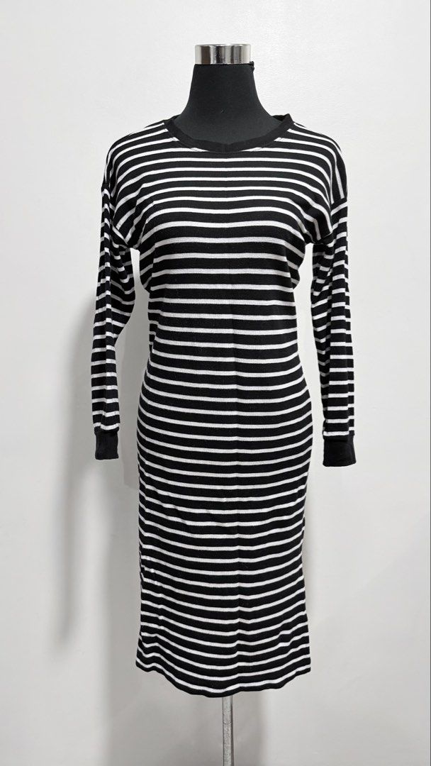 Midi Dress (Category: Dresses) located in Cebu City. Submitted by mei041024 (Listing ID 1455635670, Image 2). Description: - stretchable / size : medium-large - Features side slits for easy movement.