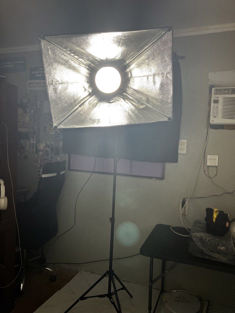 Studio Light (Soft box set) (Category: Lighting & Studio Equipment) located in Manila. Submitted by custodianfinds (Listing ID 1455672323, Image 2). Description: 50 x 70 cm softbox set INCLUSIONS: ✅soft box w/bag ✅2.1m stand ✅300w LED bulb ‼️with minor scratches and dents 📩message for more pics / details.