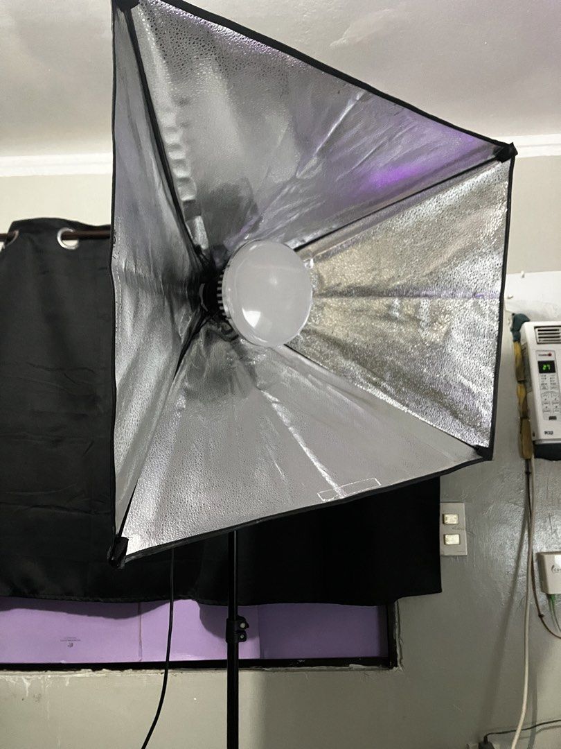 Studio Light (Soft box set) (Category: Lighting & Studio Equipment) located in Manila. Submitted by custodianfinds (Listing ID 1455672323, Image 3). Description: 50 x 70 cm softbox set INCLUSIONS: ✅soft box w/bag ✅2.1m stand ✅300w LED bulb ‼️with minor scratches and dents 📩message for more pics / details.
