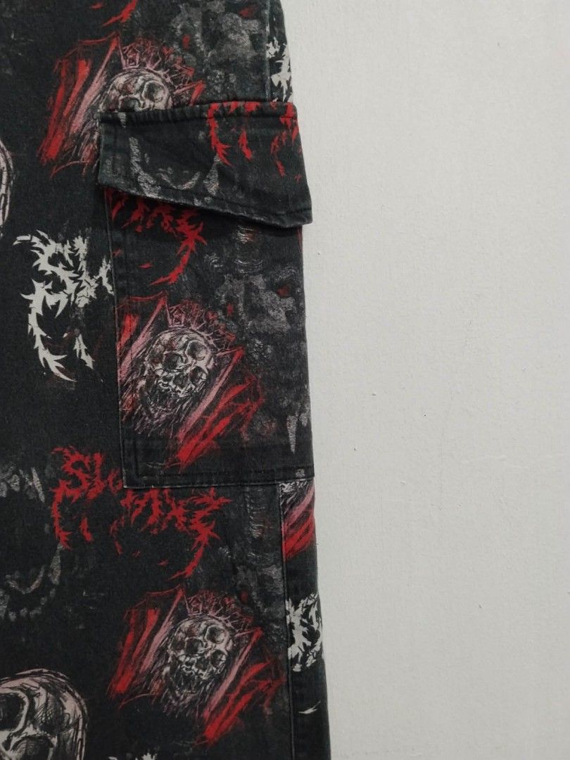 SWXXZ Skull Print Cargo Pants (Category: Jeans) located in Bulacan. Submitted by waybak90s (Listing ID 1455508951, Image 3). Description: - Black cargo pants with all-over skull and graphic print. - Multiple pockets on the sides. - Elastic waistband for a comfortable fit. - Unique streetwear style, great for casual wear. -weist 30-33.