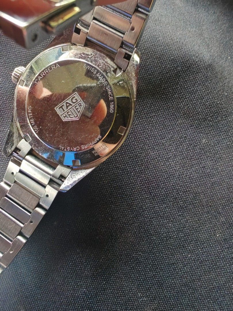 TAG Heuer Carrera Automatic Watch - 100 Meters (Category: Men's Watches) located in Lipa City. Submitted by dwinr6 (Listing ID 1455625944, Image 3). Description: - Authentic TAG Heuer Carrera 39mm - Swiss Made quartz Movement - Stainless Steel Case and Bracelet - blue Dial with Date Window Rose gold markers - Scratch-Resistant Sapphire Crystal With box & card - .