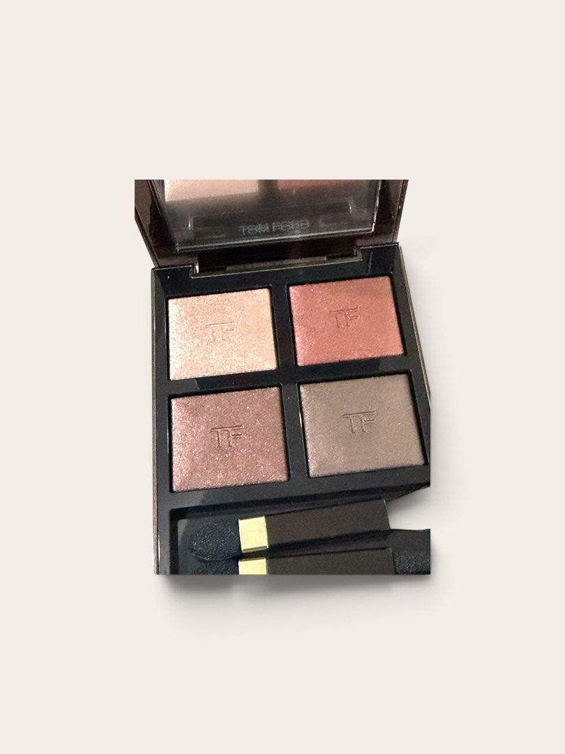 TOM FORD Quad EyeShadow (Category: Makeup) located in Davao. Submitted by gr8stmom_melissa (Listing ID 1455552364, Image 2). Description: Retail Price ₱5,000+++++ The dark brown nahawakan po but unused… all other shades unused po. Applicators are also unused.