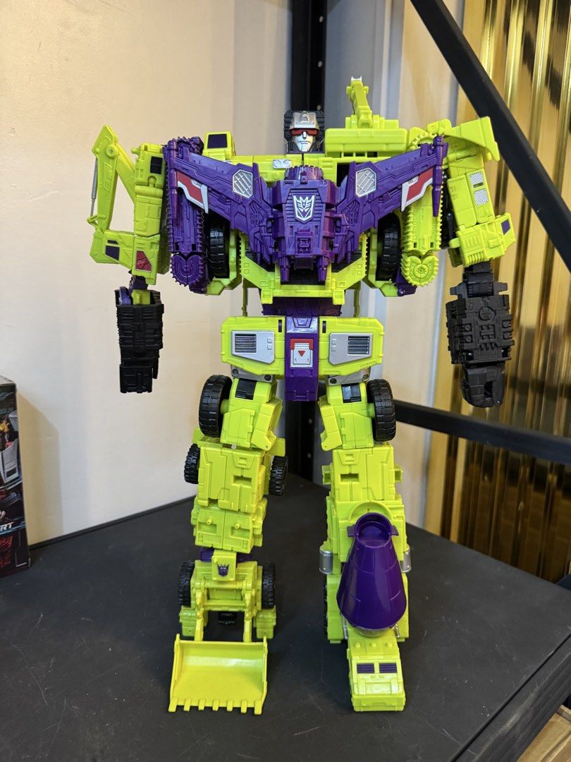 Transformers Devastator 18inch Hasbro (Category: Action & Battle Toys) located in Paranaque City. Submitted by icko007 (Listing ID 1455590166, Image 2). Description: Transformers Devastator 18inch Hasbro No issue With Costom Box May Gun yan see last pic Price 8999 Only No Rush Shipping /Dibs now pay now Location Paranaque Payment Gcash/Bpi Shipping Lalamove/Lbc Buyers Risk / Fee ‼️Seller is not responsible for: lost, stolen, or damaged packages..