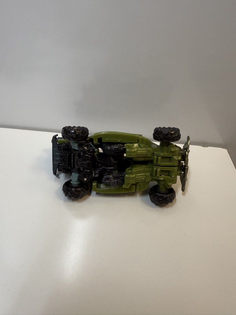 Transformers ROTF Dune Runner and Rollbar Set (Category: Action & Battle Toys) located in Silang. Submitted by k_i_o (Listing ID 1455559348, Image 3). Description: Transformers Revenge of the Fallen Scout Class - Dune Runner - Rollbar Issues: - Crack on one leg part (see pic posted for reference).