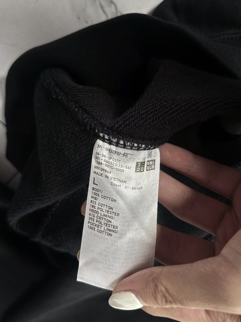 Uniqlo Black Hoodie (Category: Hoodies) located in Manila. Submitted by izzmya (Listing ID 1455551457, Image 3). Description: - Brand: Uniqlo - Color: Black - Size: L - Features: Front pocket, drawstring hood - Origin: Made in Vietnam - Style: Simple, perfect for everyday wear.