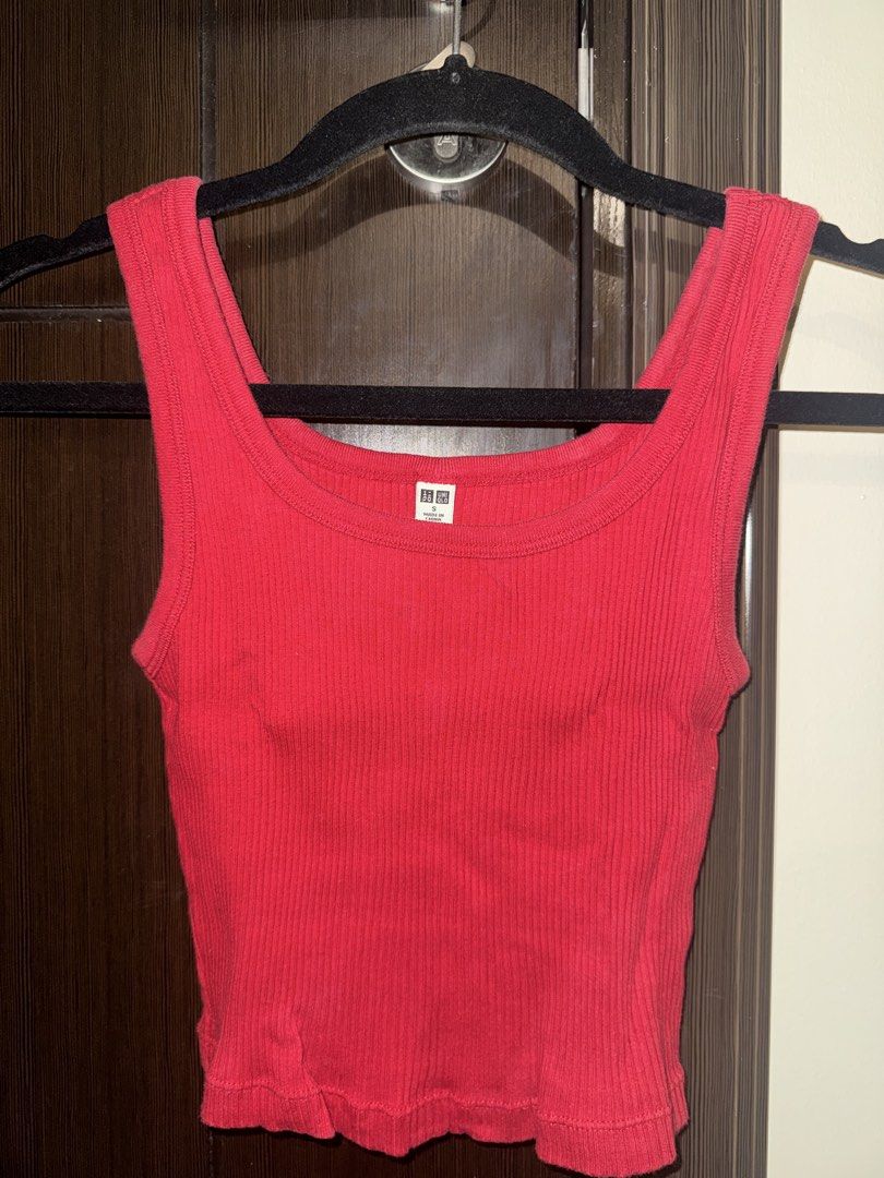 UNIQLO Ribbed Tank Top Red (Category: Sleeveless) located in Quezon City. Submitted by mikarchives (Listing ID 1455655217, Image 1). Description: - UNIQLO Red Ribbed Tank Top - Square Neckline - Cropped Length - Stretchy Material.