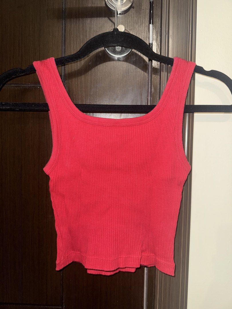 UNIQLO Ribbed Tank Top Red (Category: Sleeveless) located in Quezon City. Submitted by mikarchives (Listing ID 1455655217, Image 2). Description: - UNIQLO Red Ribbed Tank Top - Square Neckline - Cropped Length - Stretchy Material.