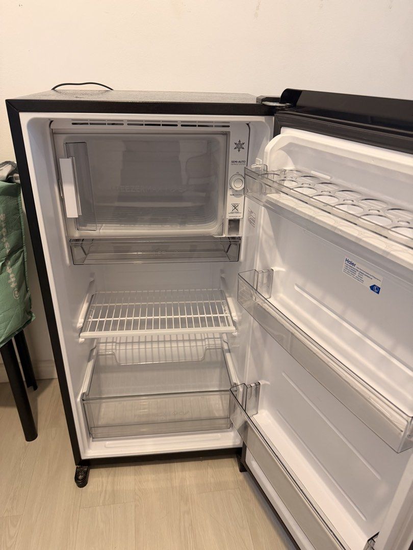 Used Haier Ref Inverter Manual Frost (Category: Refrigerators and Freezers) located in Taguig. Submitted by johncedricmondala (Listing ID 1455519767, Image 3). Description: For Sale: Used Haier Ref Inverter Price: 5k May freebie na ref stand with wheels. Swipe na lang for issues pero fully functional and di malakas sa kuryente :)) Manual defrost po hehe RFS: Upgrade.