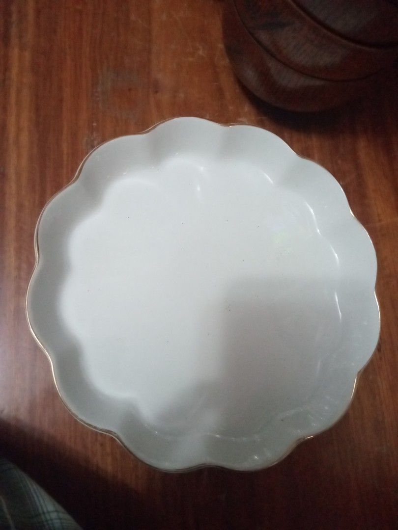Vinatage Tachikechi serving deep plate (Category: Other Kitchenware & Tableware) located in Manila. Submitted by padillahe35291 (Listing ID 1455507803, Image 2). Description: serving shell shape branded Japan plate 8 inches dia.1.5inch.deep.