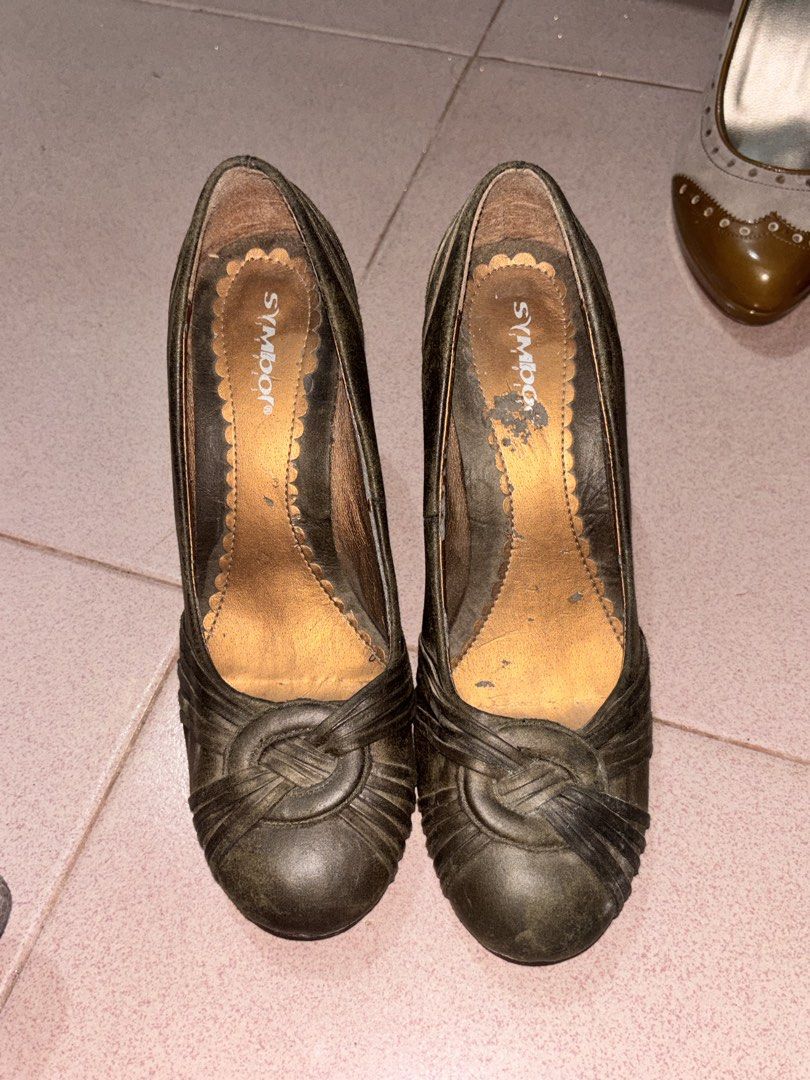 Vintage heels (Category: Heels) located in Vigan. Submitted by gorg_ciela (Listing ID 1455594194, Image 1). Description: * Brand: Sybelle * Type: Closed-toe pumps / heels * Size: 40 * Material: Appears to be leather or leather-like upper, with leather-style lining * Color: Dark brown/black * Style: Vintage, pointed/rounded toe with crossed/pleated vamp detail * Heel: Mid-height tapered heel.
