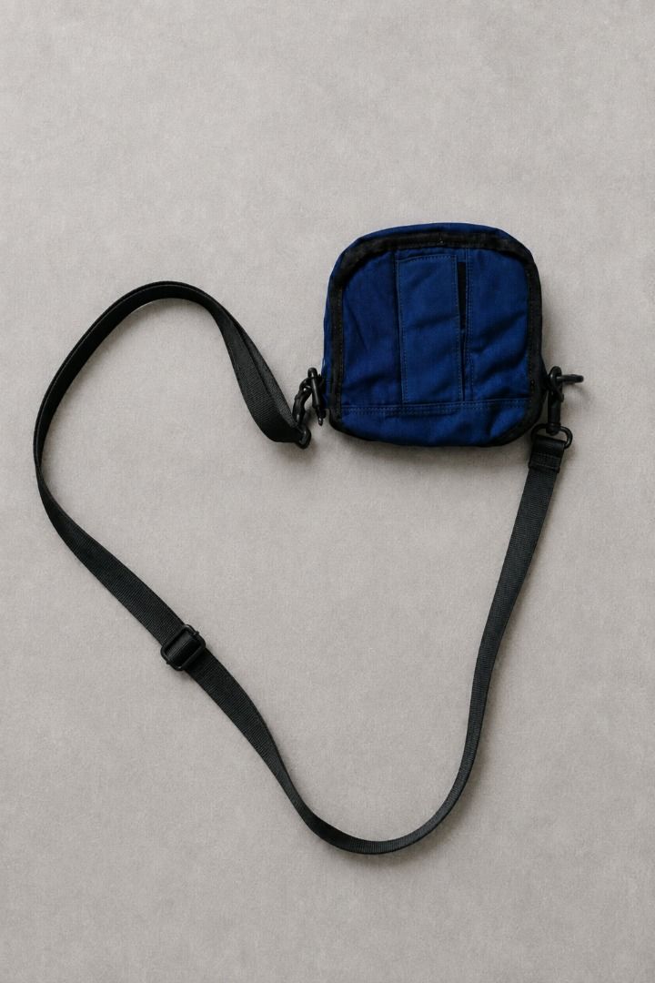 Vintage Nike 2003 Shoulder Bag 💙 (Category: Sling Bags) located in Valencia. Submitted by shopstnd (Listing ID 1455520501, Image 2). Description: Vintage Nike 2003 Shoulder Bag 💙 A compact vintage Nike shoulder bag in navy, perfect for everyday carry and casual streetwear fits. Details: • Brand: Nike • Year: 2003 • Color: Navy • Condition: Used — Like New • Size: Approx. 11 × 8 × 4 in • Adjustable shoulder / crossbody strap • Front mesh zip poc