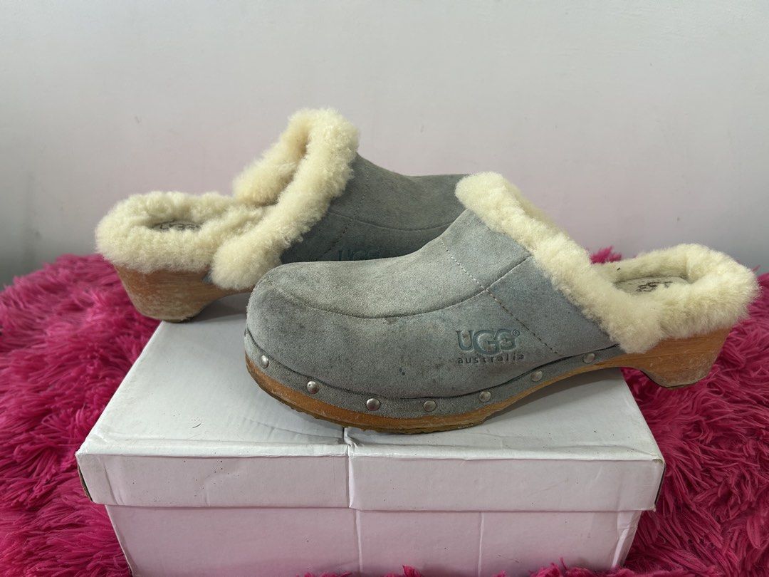 vintage UGG Australia Shearling Wooden Clogs (Category: Boots) located in Tayug. Submitted by eatingcakei (Listing ID 1455542359, Image 3). Description: size: 10/40 Unisex can nego! pls msg me if need more proof:) im also on the clock app @eatingcakei +and please expect 120+ for sf:).
