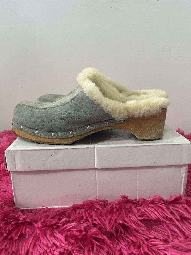 vintage UGG Australia Shearling Wooden Clogs (Category: Boots) located in Tayug. Submitted by eatingcakei (Listing ID 1455542359, Image 2). Description: size: 10/40 Unisex can nego! pls msg me if need more proof:) im also on the clock app @eatingcakei +and please expect 120+ for sf:).