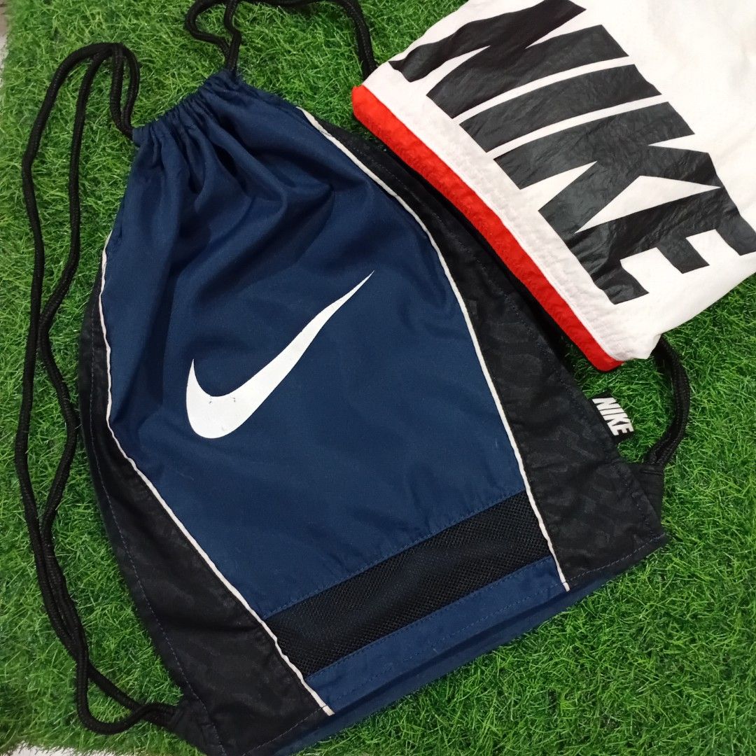 vintage y2k nike drawstring bag (Category: Backpacks) located in Muntinlupa City. Submitted by rianrax3012 (Listing ID 1455621071, Image 1). Description: small scratch see last pic..