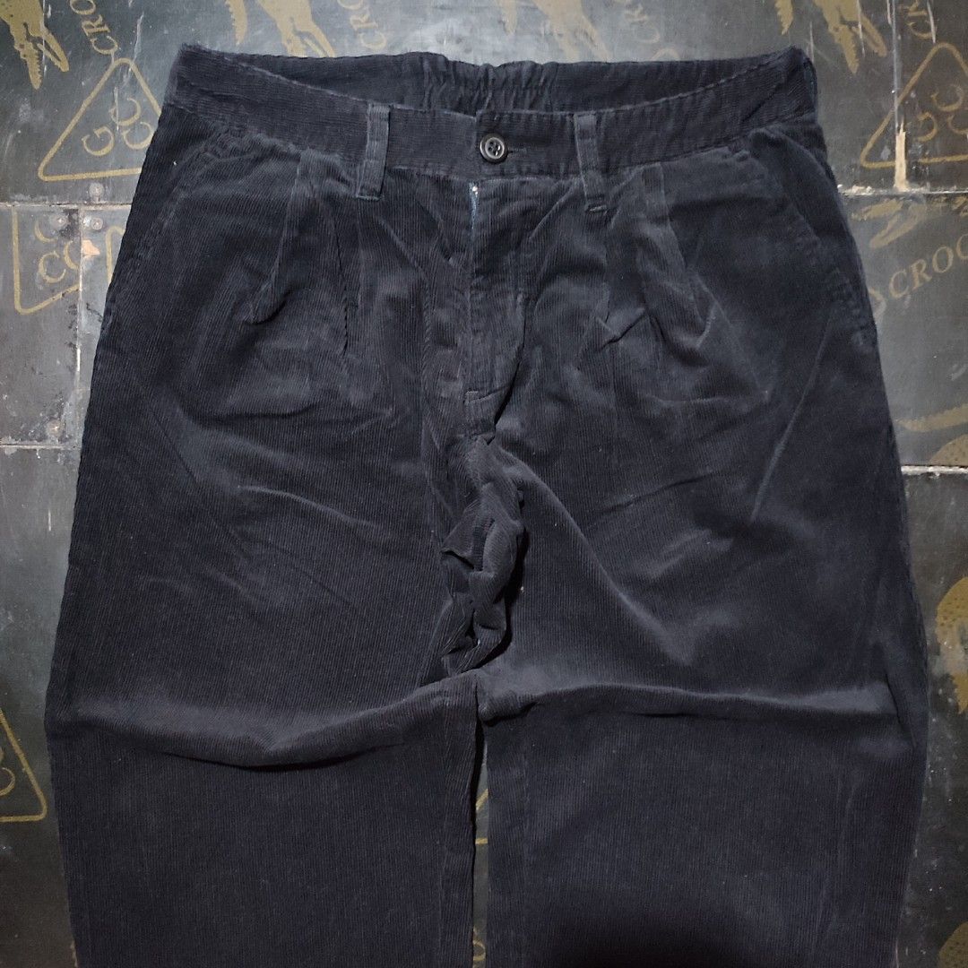 Olive Des Olive Dark Blue Corduroy Pants (Category: Trousers) located in Manila. Submitted by anthonig (Listing ID 1455586390, Image 2). Description: Length: 35 inches Width: 29 inches Hem: 6.5 inches Price: 150 pesos Condition: 9.5/10 Issues: none PM if interested or for inquiries Meetups within MANILA only Can do shipping at buyers expense.