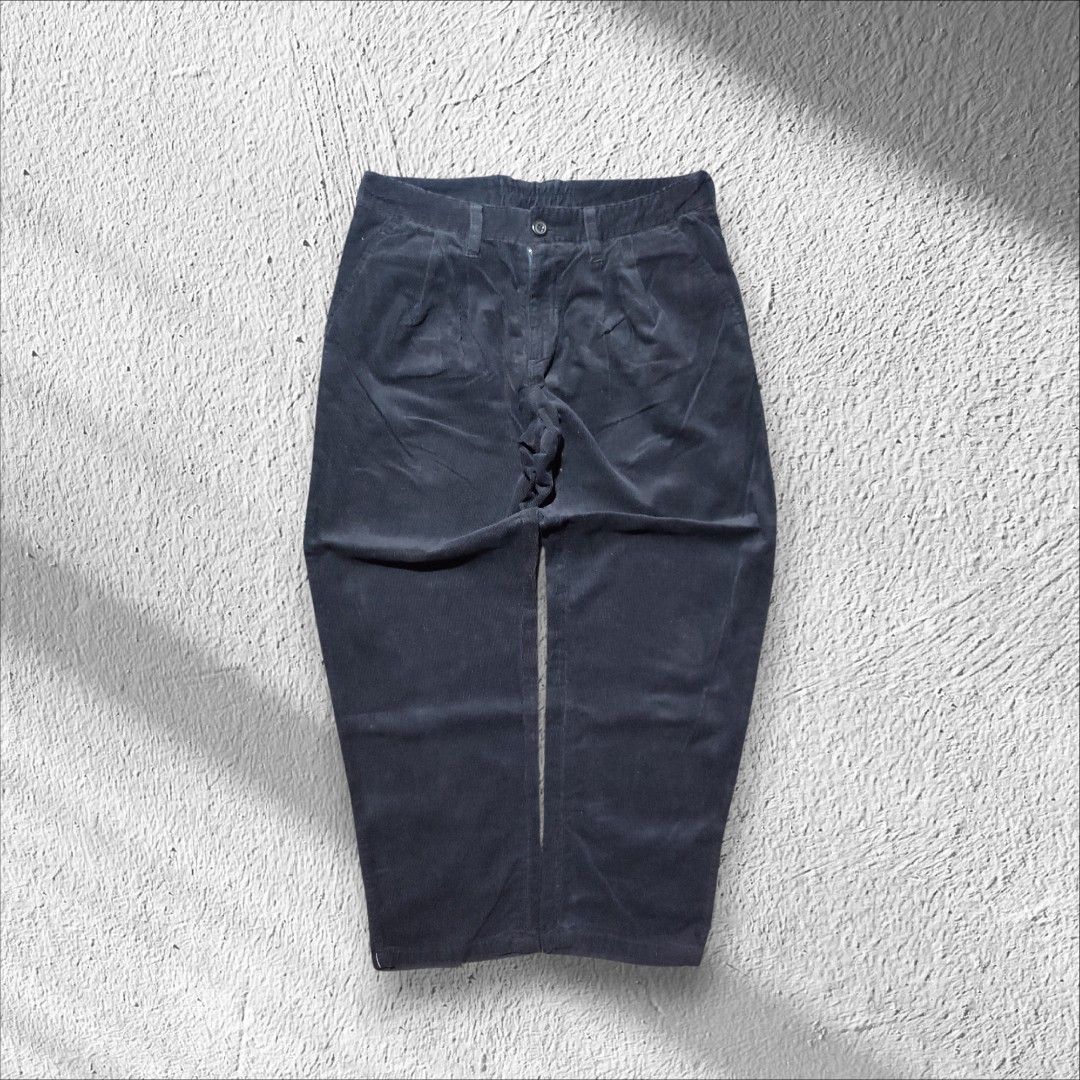 Olive Des Olive Dark Blue Corduroy Pants (Category: Trousers) located in Manila. Submitted by anthonig (Listing ID 1455586390, Image 1). Description: Length: 35 inches Width: 29 inches Hem: 6.5 inches Price: 150 pesos Condition: 9.5/10 Issues: none PM if interested or for inquiries Meetups within MANILA only Can do shipping at buyers expense.