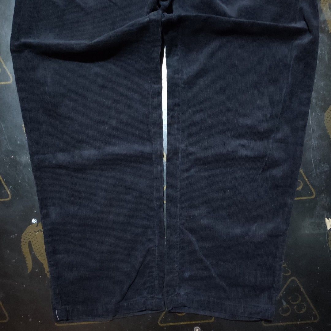 Olive Des Olive Dark Blue Corduroy Pants (Category: Trousers) located in Manila. Submitted by anthonig (Listing ID 1455586390, Image 3). Description: Length: 35 inches Width: 29 inches Hem: 6.5 inches Price: 150 pesos Condition: 9.5/10 Issues: none PM if interested or for inquiries Meetups within MANILA only Can do shipping at buyers expense.