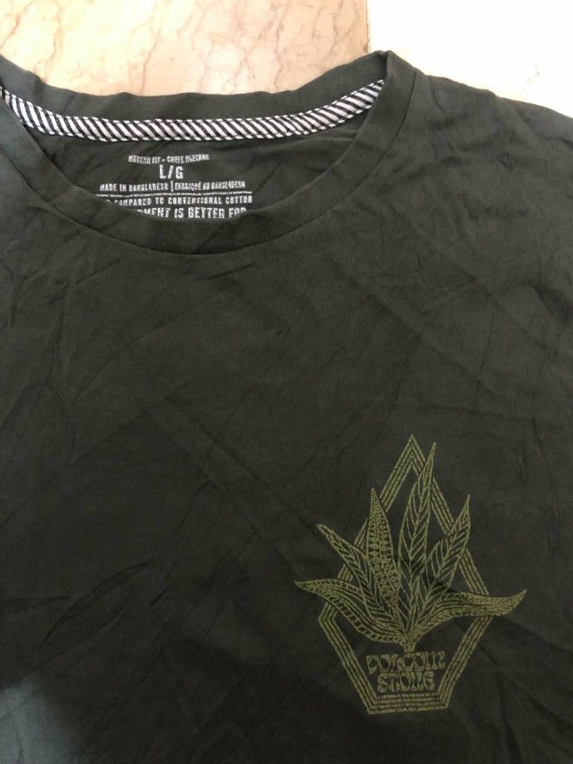 Volcom (Category: Tshirts & Polo Shirts ) located in Daraga. Submitted by arkhoholic (Listing ID 1455510687, Image 3). Description: Excellent condition Large 21x28 Issue pinhole pero sobrang solid.