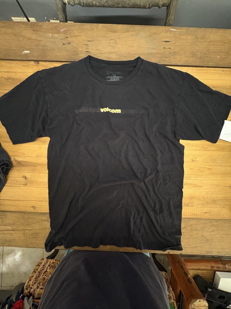 volcom tee (Category: Tshirts & Polo Shirts ) located in San Felipe. Submitted by vaststone.454113 (Listing ID 1455549363, Image 1). Description: size large 9.5 color rate.