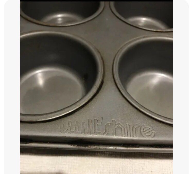 Wiltshire Easybake Muffin Pan 12 Cup (Category: Bakeware) located in Marikina City. Submitted by theconstantdeclutterer (Listing ID 1455645270, Image 2). Description: Imported Wiltshire 12-cup muffin pan from Australia. Non-stick, great for baking. Used but works perfectly. Order now! .