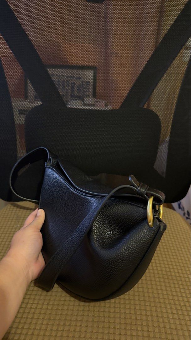 XLABEL Luna Black Leather Crescent Bag 2-Way (Category: Shoulder Bags) located in Valencia. Submitted by vraorng (Listing ID 1455505852, Image 3). Description: xlabelstore.mnl LUNA Material : premium PU leather (synthetic) Gold plated stainless steel buckle Dimension: 24cm x 7cm x 17cm 2 straps : 1 adjustable short strap and 1 adjustable long strap Interior pocket Magnetic flap closure.