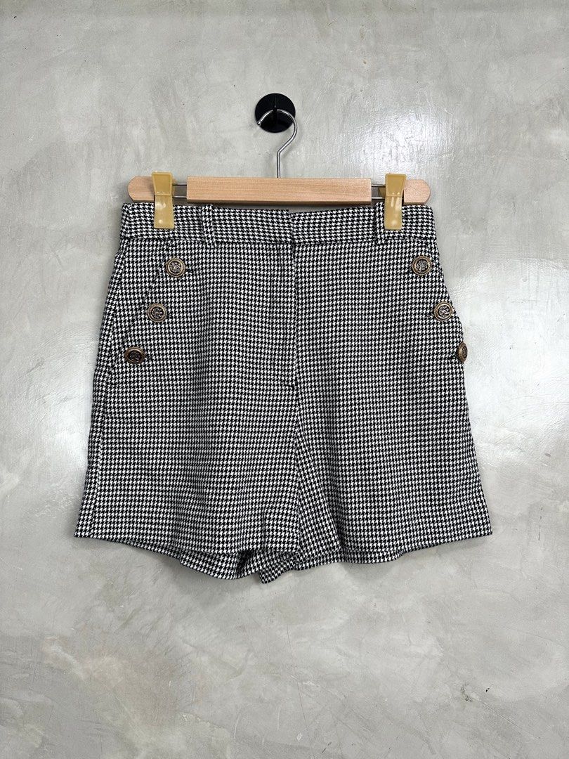 ZARA - Checkered High Waisted Short (Category: Shorts) located in Cavite. Submitted by hand.picked (Listing ID 1455624328, Image 3). Description: ZARA - Checkered High Waisted Short Size: Medium Measurement: 14.5” Waistline 15” Length 12.5” Front Rise 13” Leg Opening Condition: Excellent.