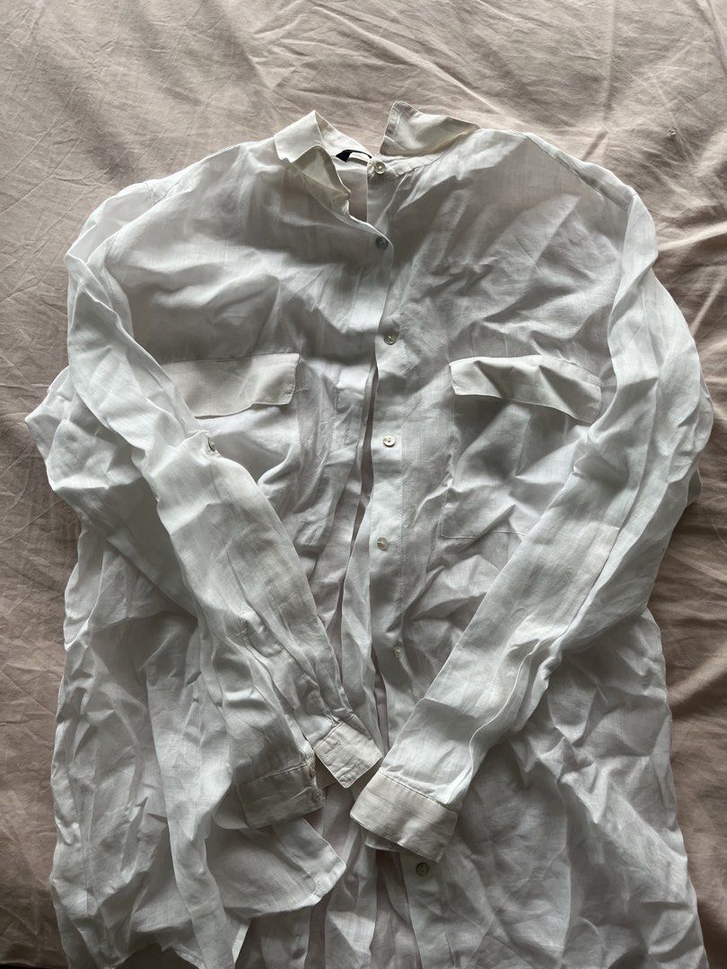 Zara Basic White Sheet Button Up (Category: Longsleeves) located in Singapore. Submitted by juiisuta (Listing ID 1455504174, Image 1). Description: read bio for more info ℹ️ .